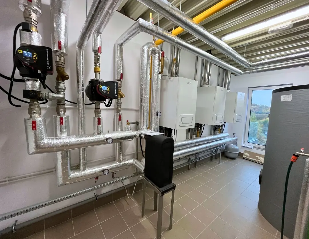 Kotłownia z piecami kondensacyjnymi WGB 110 i Broetje